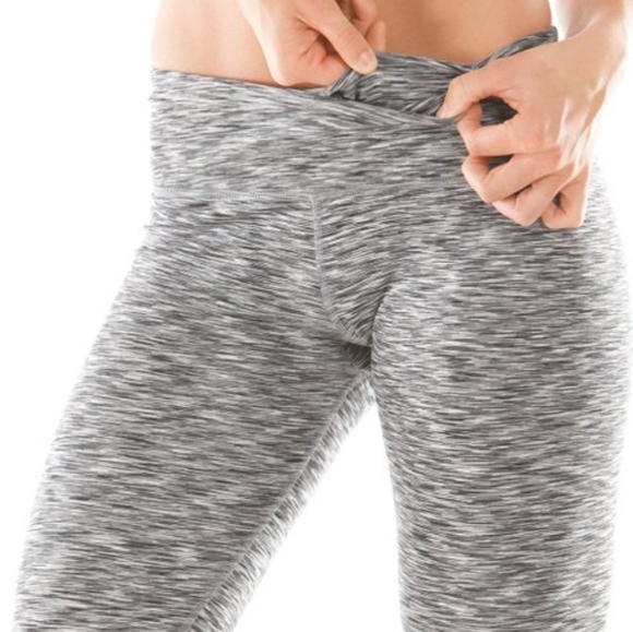 Moving Comfort Urban Gym Capri in Ebony Melange - Picture 6 of 9